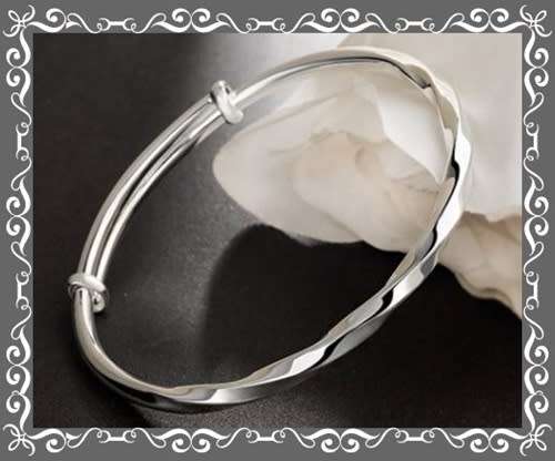 Gorgeous silver adjustable bangle