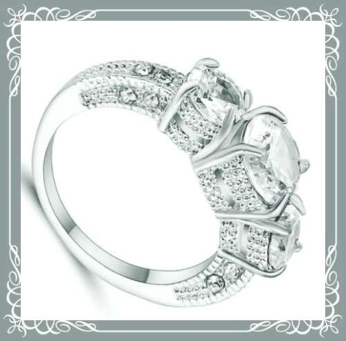 Beautiful simulated diamond ring S7