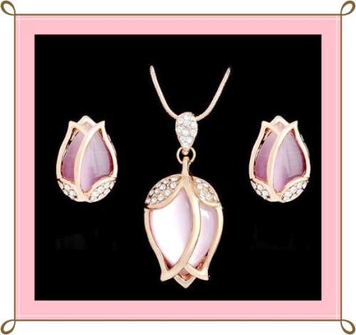 Gorgeous pink flower design gold filled austrian crystal necklace and earring set