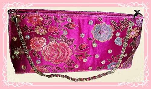 Really cute evening bag with chain strap