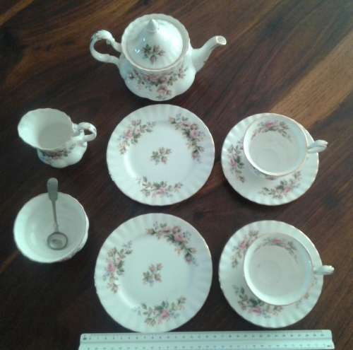 Royal Albert Tea set Moss Rose  11 Piece ( 1957 )