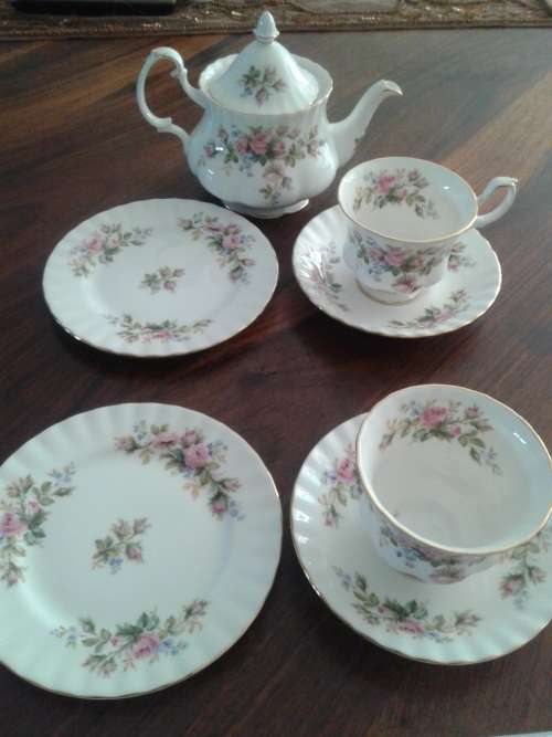 Royal Albert Tea set Moss Rose  11 Piece ( 1957 )