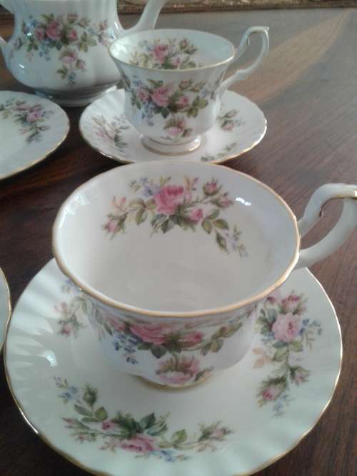 Royal Albert Tea set Moss Rose  11 Piece ( 1957 )