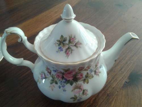 Royal Albert Tea set Moss Rose  11 Piece ( 1957 )