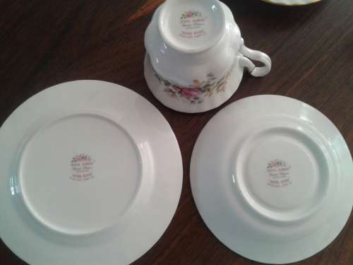 Royal Albert Tea set Moss Rose  11 Piece ( 1957 )