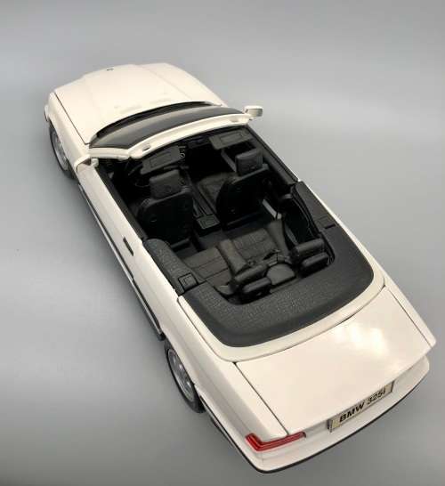 MAISTO 1993 BMW 325I CONVERTIBLE MODEL CAR - SCALE 1/18 DIECAST