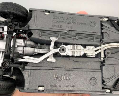 MAISTO 1993 BMW 325I CONVERTIBLE MODEL CAR - SCALE 1/18 DIECAST