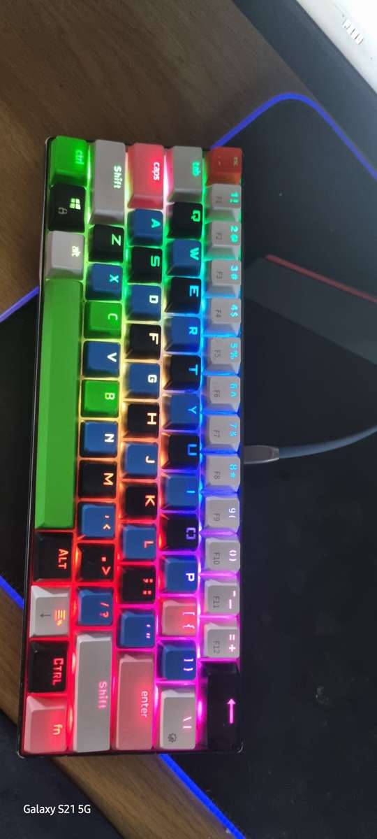 Lot keyboards and mouse