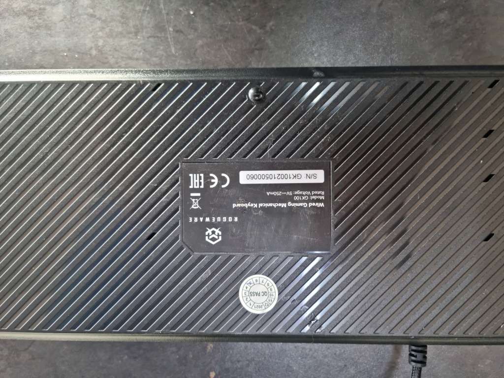 Lot keyboards and mouse