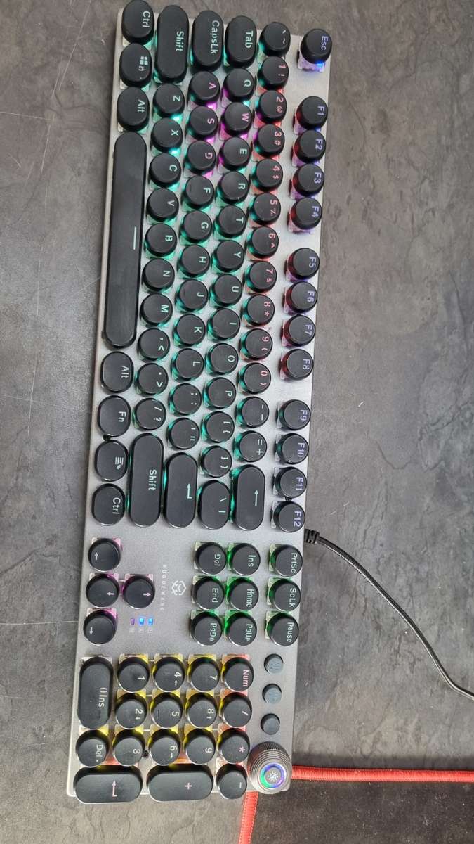 Lot keyboards and mouse