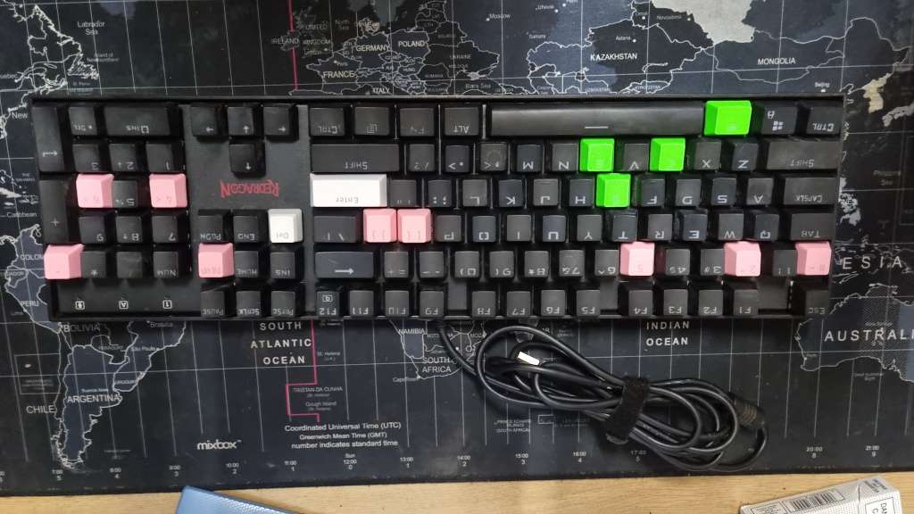 Lot keyboards and mouse