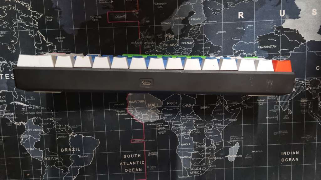 Lot keyboards and mouse