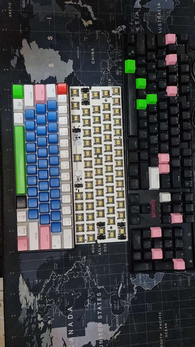 Lot keyboards and mouse