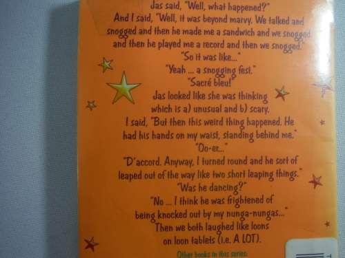 Knocked Out by my Nunga-Nungas / Angus,Thongs and Full-Frontal Snogging