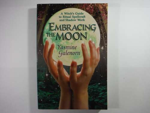 Embracing the Moon : A Witch's Guide to Ritual Spellcraft and Shadow Work - Yasmine Galenorn