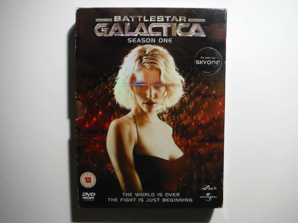 Battlestar Galactica : Season One - 2004 Version - 4 DVD Set