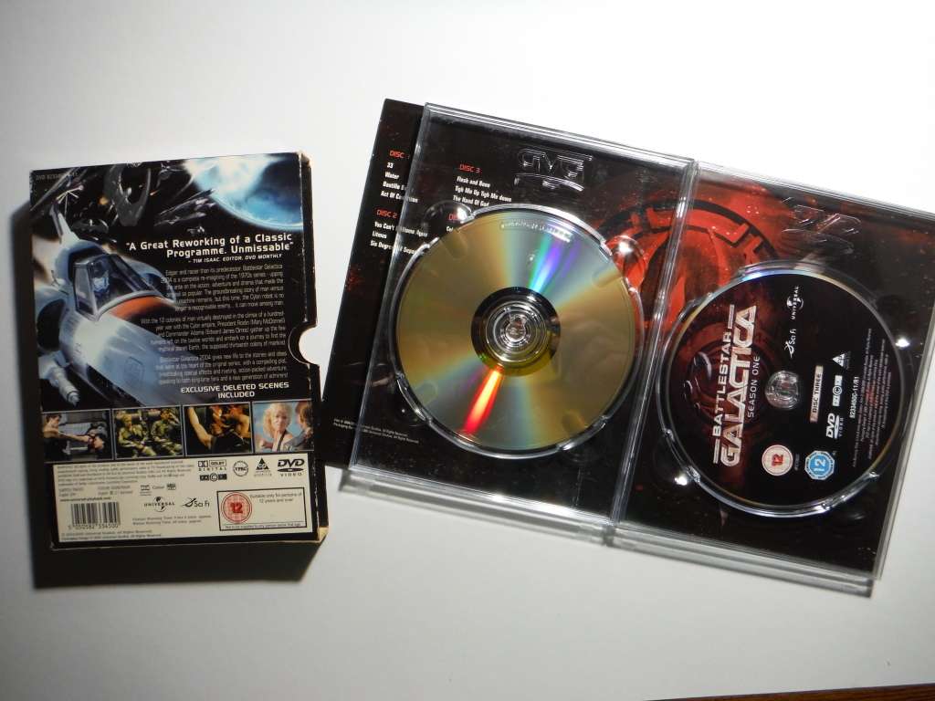 Battlestar Galactica : Season One - 2004 Version - 4 DVD Set