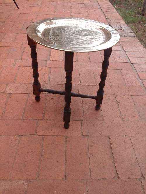 STUNNING SIDE TABLE WITH BRASS TRAY