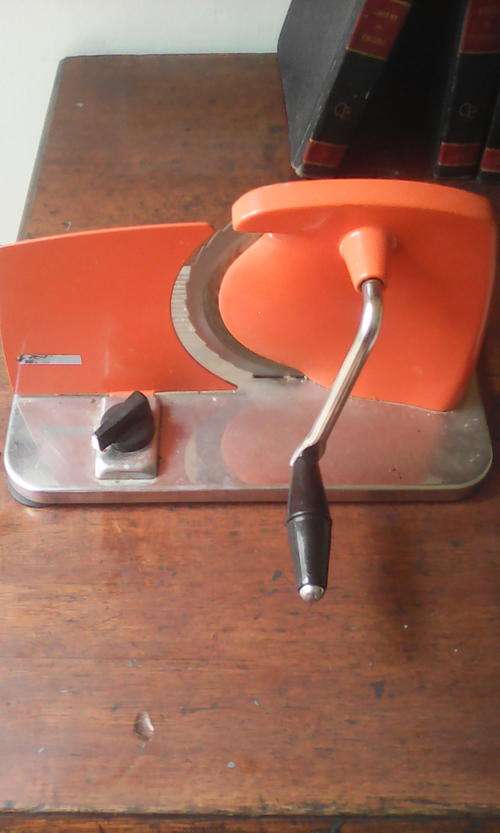 RETRO BREAD SLICER