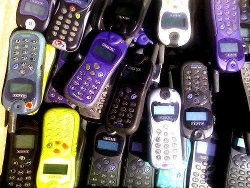 MASSIVE LOT OF ALCATEL MOBILE FONES @ R1 each - NO RESERVE !!!