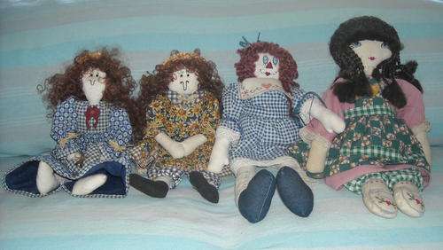 4x DOLLS