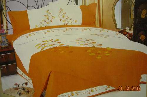 6 PIECE QUEEN SIZE ORANGE & WHITE DUVET SET
