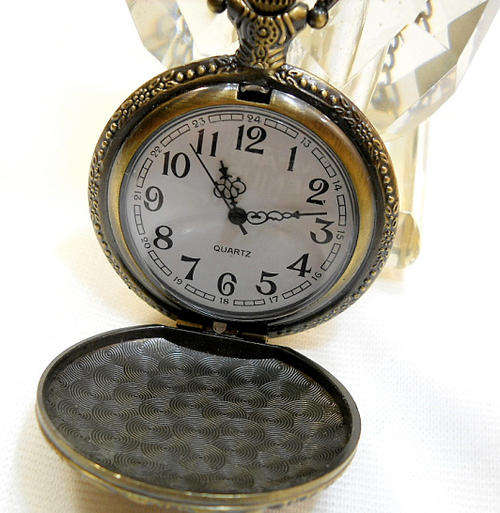 ***3 HORSES  CARVED*** CHAIN ALLOY POCKET WATCH