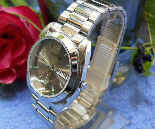 SILVER- LUXURY**GENTS DAY AND DATE METAL WATCH*