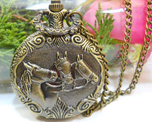 ***3 HORSES  CARVED*** CHAIN ALLOY POCKET WATCH
