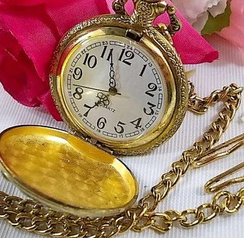 ***  CHRISTMAS SANTA CLAUS GOLDEN QUARTZ POCKET WATCH --