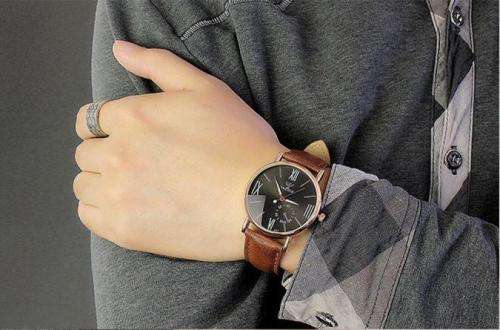 ***Men Mode  GOLD CASE Luxury  Quartz Wrist Watch Black Leather Band