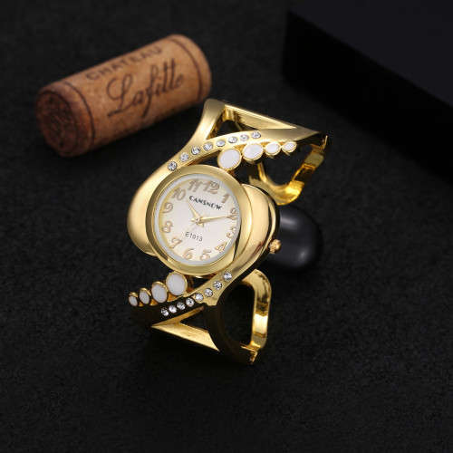 --***LADIES **  LOVELY CANSNOW **GOLDEN BANGLE **QUARTZ WATCH**