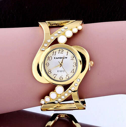 --***LADIES **  LOVELY CANSNOW **GOLDEN BANGLE **QUARTZ WATCH**