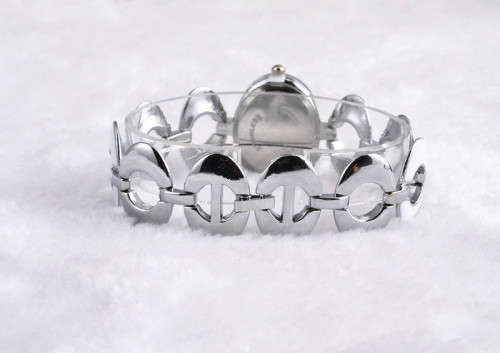 --***LADIES **EXQUISITE CHAOYADA *SILVER BANGLE **QUARTZ WATCH**