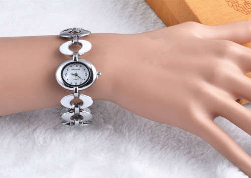 --***LADIES **EXQUISITE CHAOYADA *SILVER BANGLE **QUARTZ WATCH**