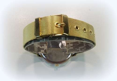 -***LADIES **FINE DETAILED CLASSY  ROMAN NUMERALS CRYSTAL ENCRUSTED  WATCH !!