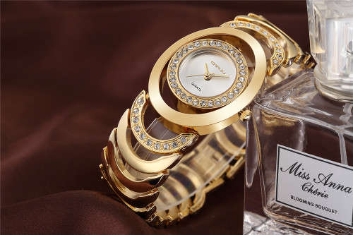 --***LADIES ** EXQUISITE FINISH ** CRRUJ** ELEGANT GOLD QUARTZ DRESS WATCH**