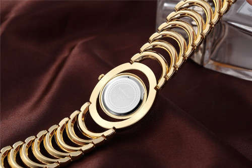--***LADIES ** EXQUISITE FINISH ** CRRUJ** ELEGANT GOLD QUARTZ DRESS WATCH**