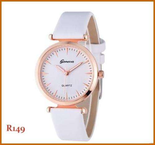 -***LADIES **FINE DETAILED CMK CRYSTAL ENCRUSTED  WATCH !!