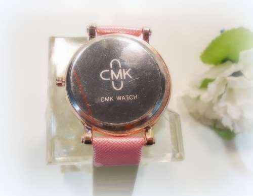 -***LADIES **FINE DETAILED CMK CRYSTAL ENCRUSTED  WATCH !!