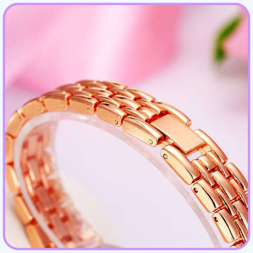 --***LADIES **ELEGANT,BEAUTIFUL and FEMININE** GOLD QUARTZ WATCH**