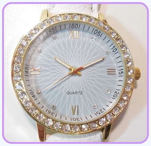 -***LADIES **FINE DETAILED CLASSY  ROMAN NUMERALS CRYSTAL ENCRUSTED  WATCH !!