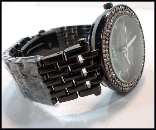 --***LADIES **ELEGANT,BEAUTIFUL CRYSTAL EMBEDDED **BLACK QUARTZ WATCH**