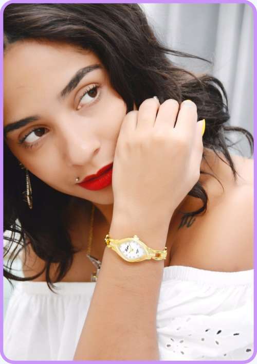 --***LADIES **ELEGANT,BEAUTIFUL and FEMININE** GOLD QUARTZ WATCH**