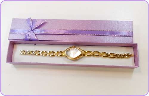 --***LADIES **ELEGANT,BEAUTIFUL and FEMININE** GOLD QUARTZ WATCH**
