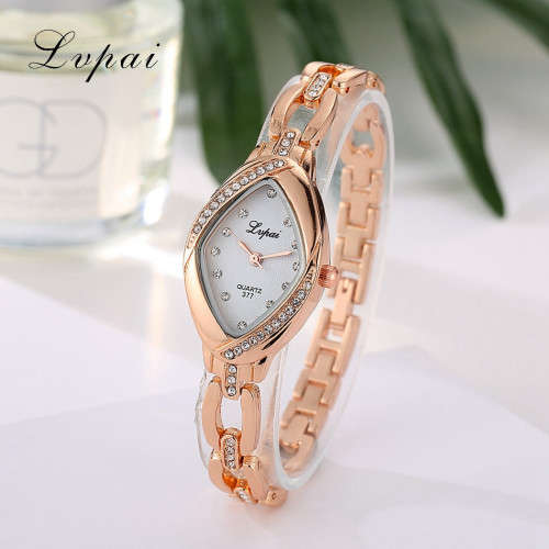 --***LADIES **ELEGANT,BEAUTIFUL and FEMININE** GOLD QUARTZ WATCH**