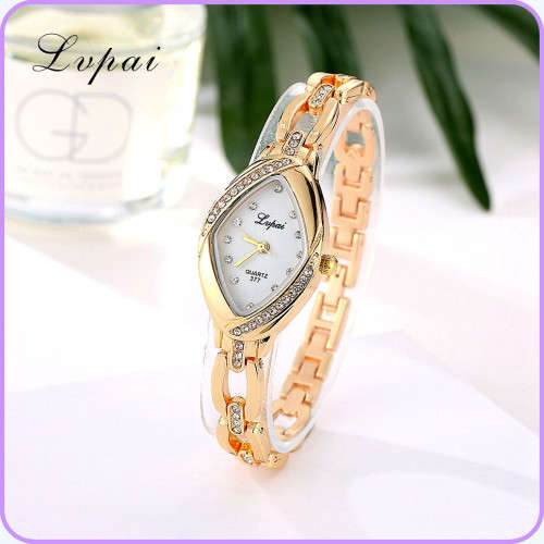 --***LADIES **ELEGANT,BEAUTIFUL and FEMININE** GOLD QUARTZ WATCH**