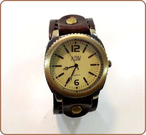 -**LADIES BROWN ** BIG DIAL BRONZED ANTIQUED WATCH*