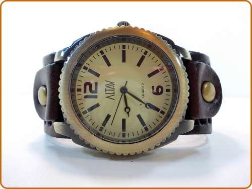 -**LADIES BROWN ** BIG DIAL BRONZED ANTIQUED WATCH*