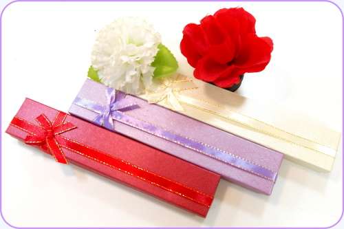 --***LADIES **ELEGANT,BEAUTIFUL and FEMININE** SQUARE DIAL GOLD QUARTZ WATCH**